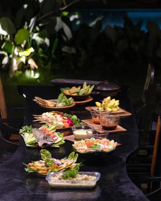 dinner laid out at the villa in lombok